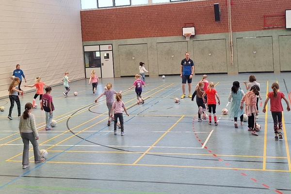 Mädchen-Fußball-Tag in der OGS